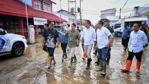 Banjir Rob Menggenangi Sejumlah Desa di Indramayu