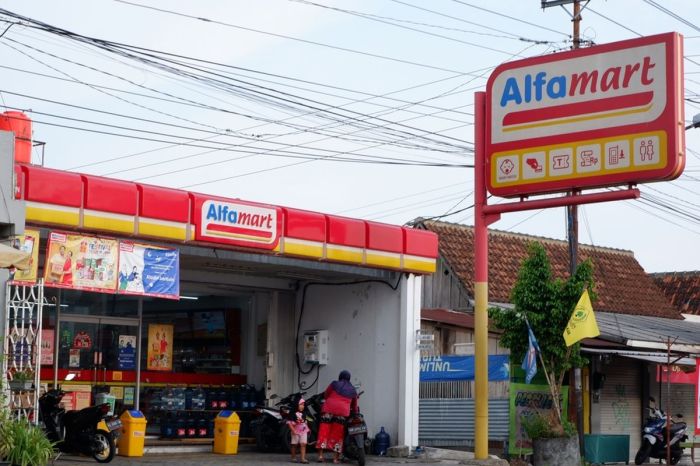 Alfamart Tutup Ratusan Toko