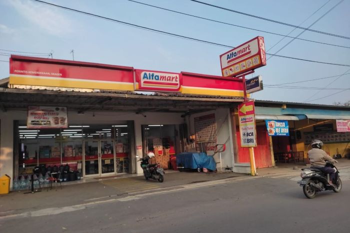 Alfamart Tutup Ratusan Toko